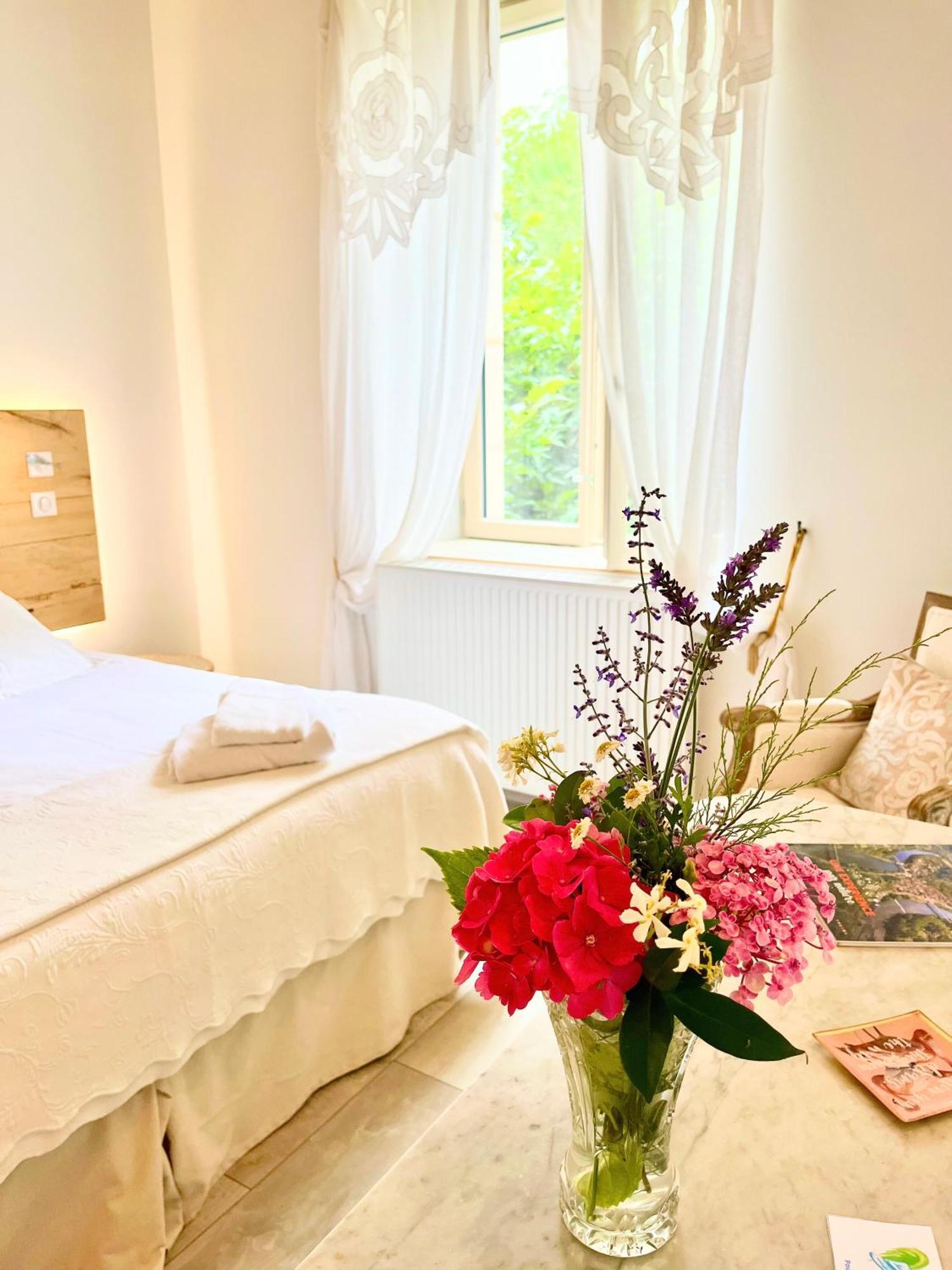 Le Relais des Anges Bed and Breakfast Mercuès Eksteriør billede